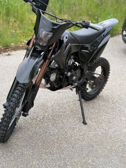 Vand cross 125 cc precizez ca motorul este in germania