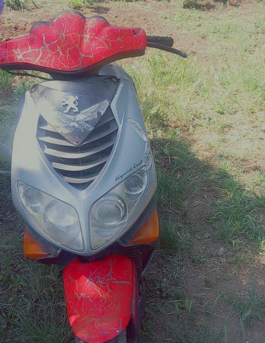 Vând scuter Peugeot îi trebuie garnitura de la chiuloasă