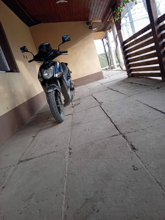 Vând scuter kymco