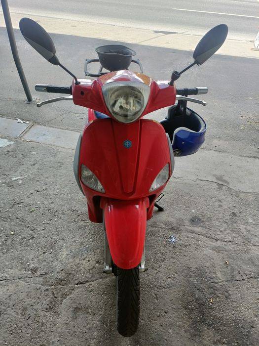 Vând scuter acte la zi