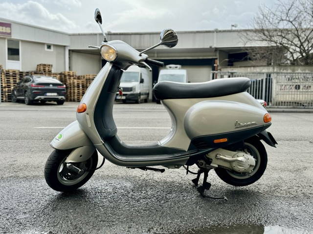 Vand  scuter Vespa ET4 50cc