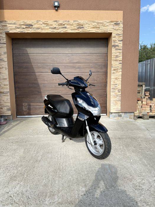 Scuter Peugeot kisbee 2013 , negru lucios (oglindă)