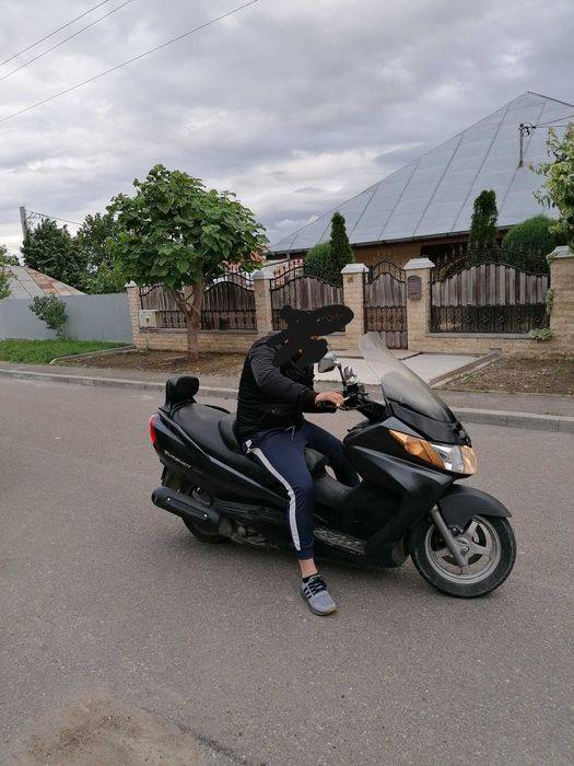 Suzuki Burgman
Capacitate cilindrica 400
An fabricație 2004