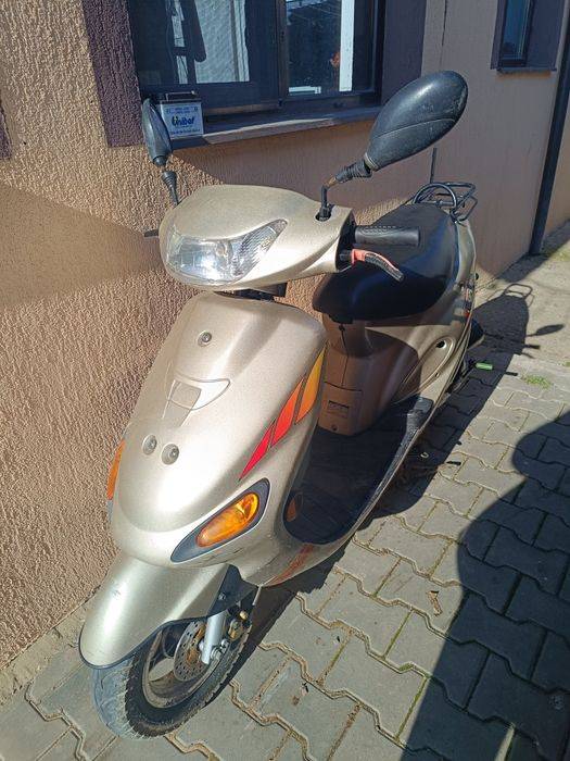 Se vinde scuter perfect functional49!!