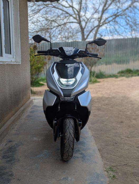 Scuter electric CF moto Zeeho AE8S+