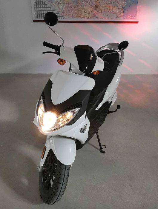 Scooter electric EFUN LIPO 3000W alb cu baterie Lithiu 72V