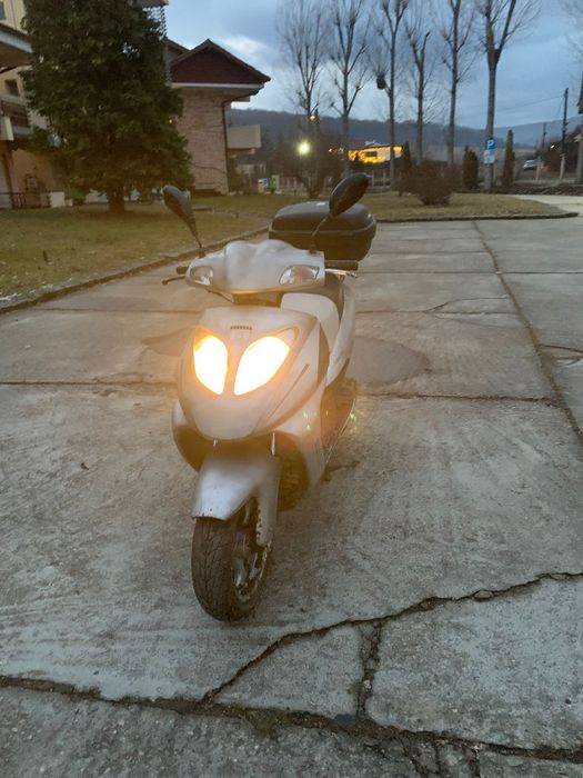 Vând scuter de 125 cc