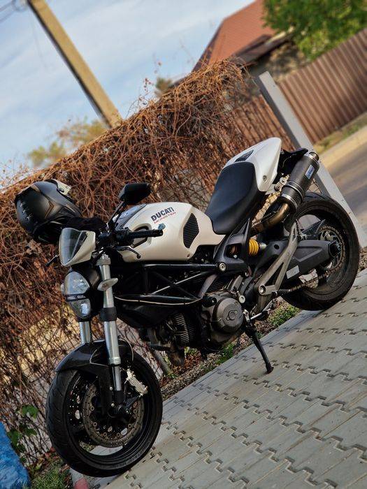 Ducati Monster 696 (schimb și cu enduro)
