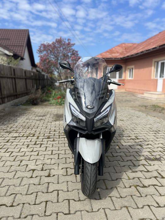 Vand scuter kymco x town 125 i categoria B n-max pcx