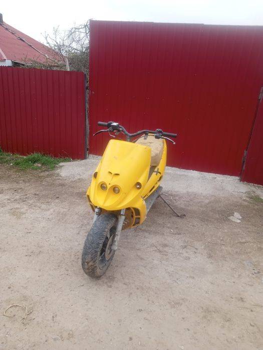 Vând scuter malaguti f12 80cc 2t preț 650 de lei
