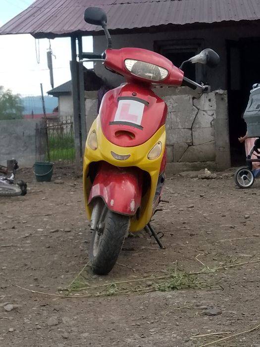 Vând scuter în 4 timpi