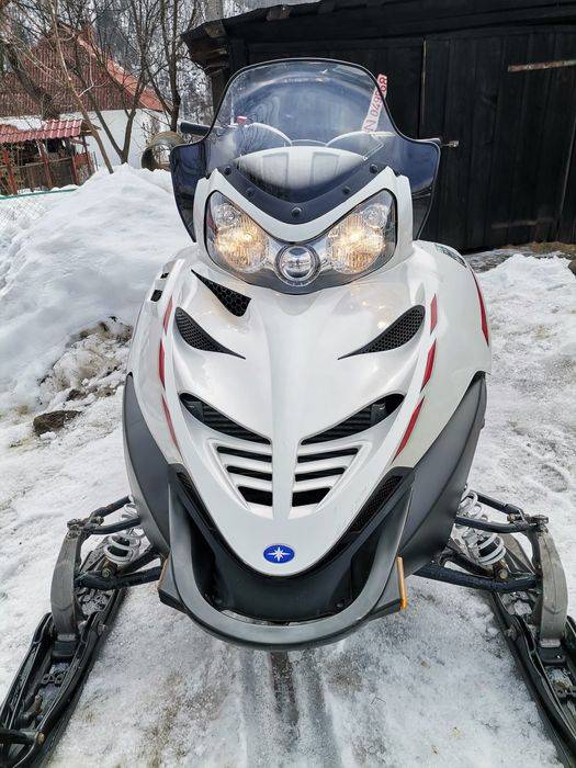 Vând snowmobil Polaris turbo 4t sau schimb cu atv