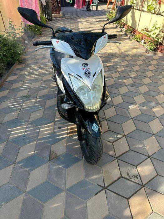 Vand scuter kymco super 8 de 50 cm!