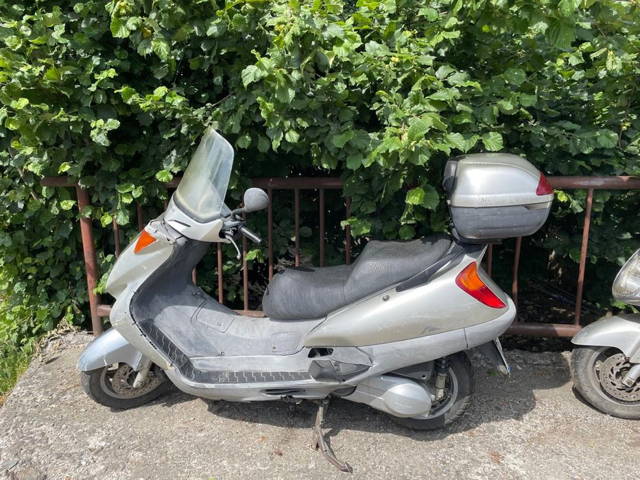 Vand 2 scutere Honda Phanteon