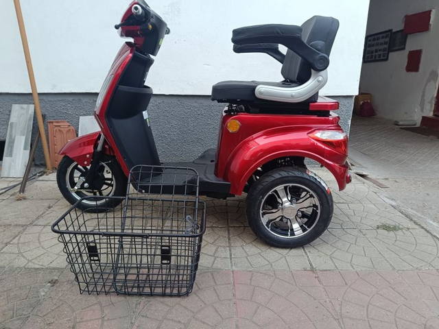 Vând tricicleta Voltarom, fara permis, ca nouă.