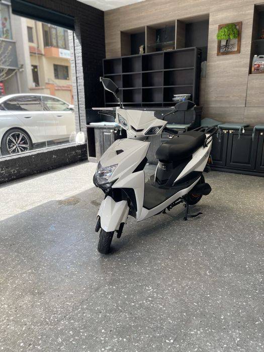 Vand scuter electric