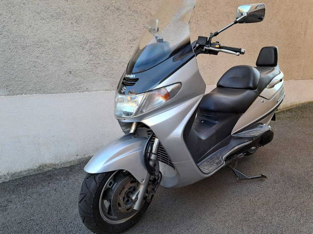 Vând scuter SUZUKI BURGMAN 400/ stare perfectă/ITP 06.2026/14.000 km