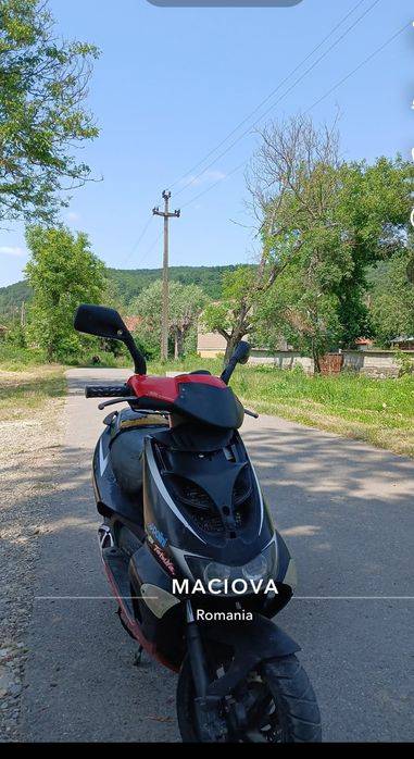 Vând scuter aprilia sr50
