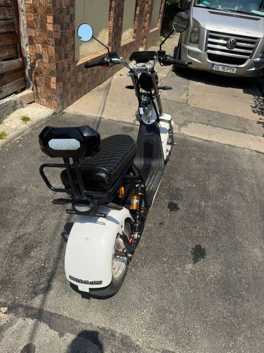 Scuter/moped electric