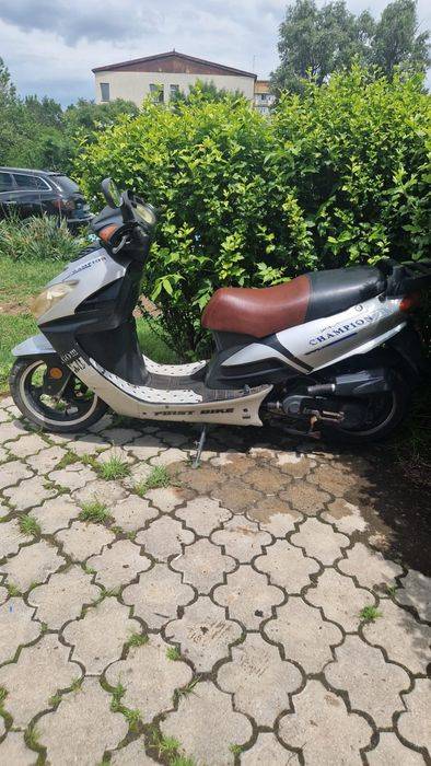 De inchiriat scuter 49 c pentru livrare