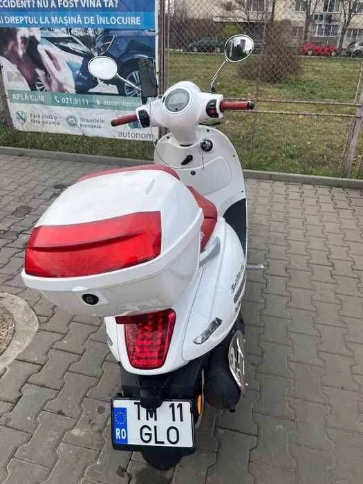 Scuter nou 125 cm3  alb 2024 bord digital portbagaj Glovo Wolt Bolt
