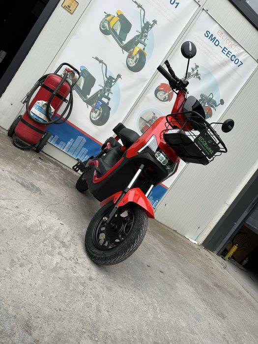 scuter electric model cu cartelă 2025