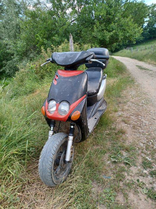 Vând scuter yamaha neons