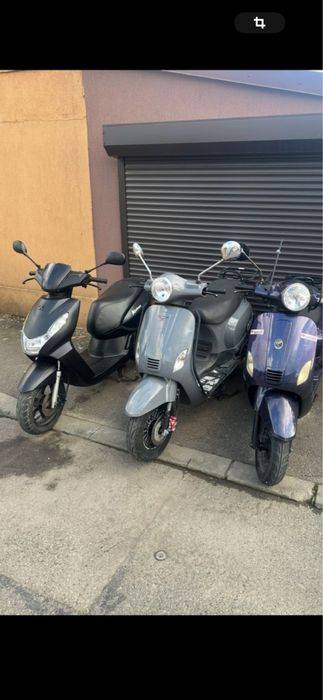Vand scutere fara permis inmatriculate