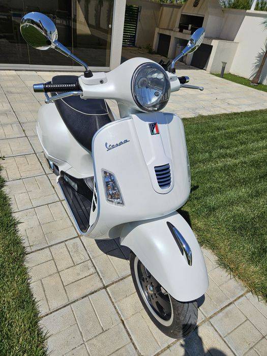 VESPA   300  GTS
