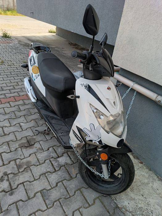 Vând scuter Motowell in stare perfectă de funcționare..