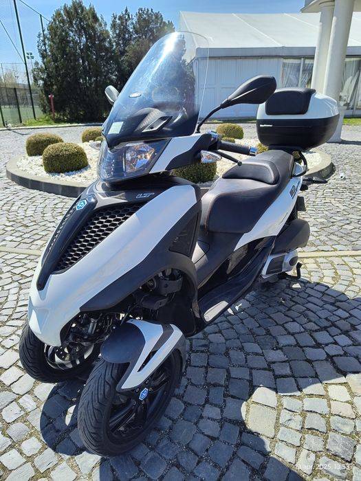 Piaggio Mp3 Yourban LT cm300/ 3 Roti Frana la pedala Se Conduce cat B