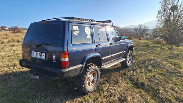 Jeep Cherokee Xj sport. ACCEPT VARIANTE!