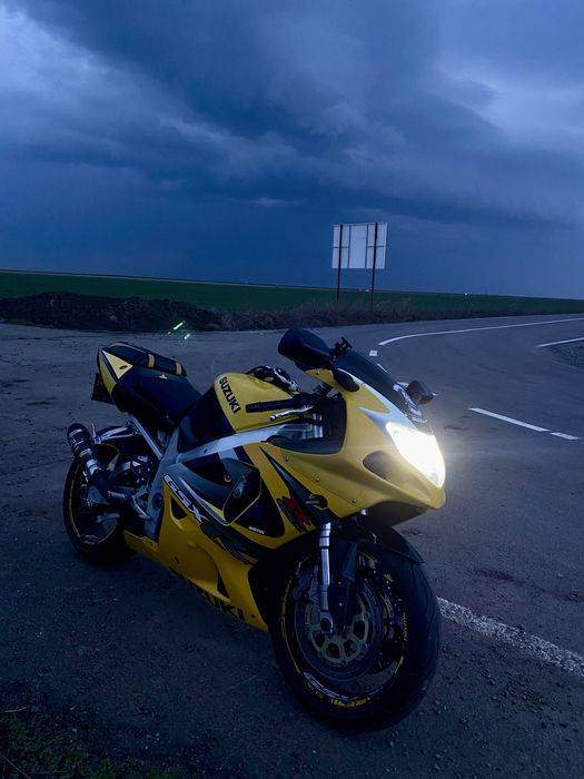 Dezmembrez Suzuki Gsx-R 750 k1