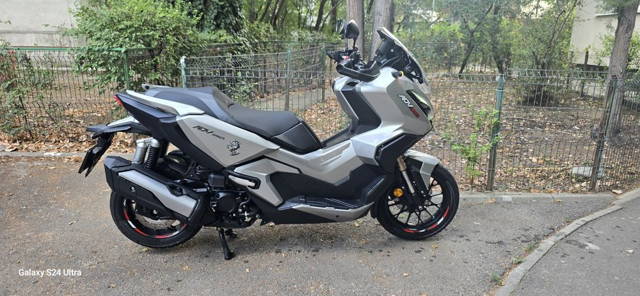 Vând HONDA ADV 350