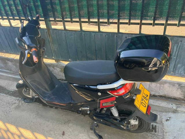 Vând scuter electric RKS R8