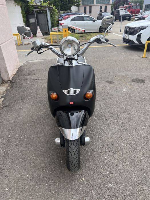 Scuter Categoria B 50 cc Aprilia Mojito Custom