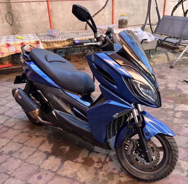 Vând scuter kymco k xct 300i