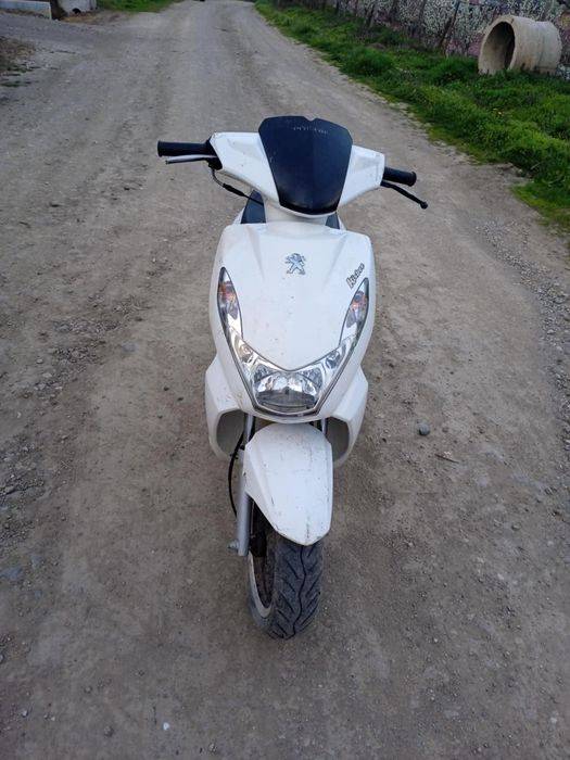 Vând scuter Peugeot