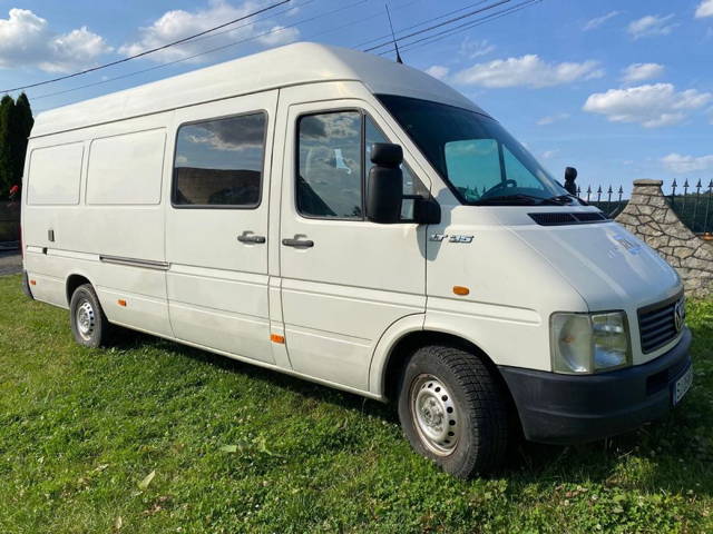 Autorulota LT 2005 2,5 TDI 5 locuri