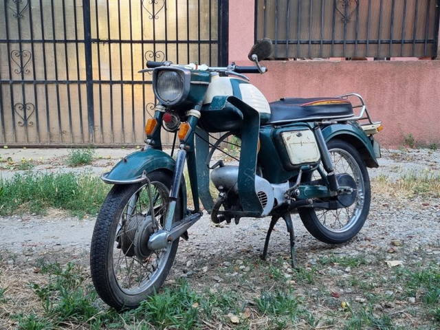 MMotoreta Mobra 50 comunista  primul model 1972