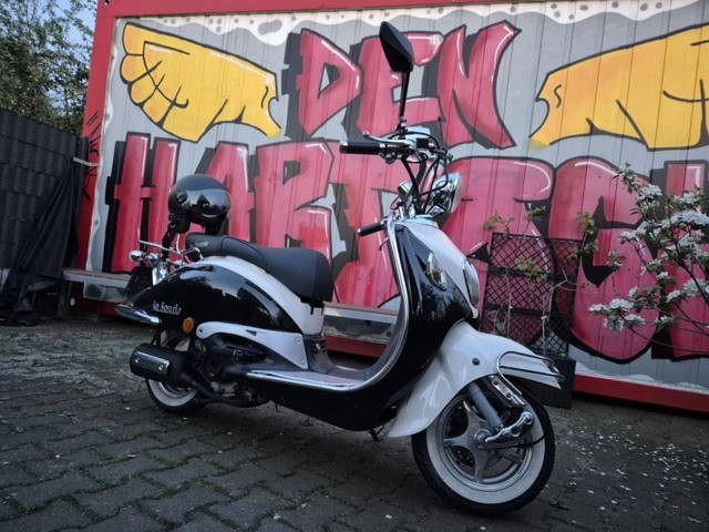 Vand Scuter retro La souris proveniență Olanda 
An 2014