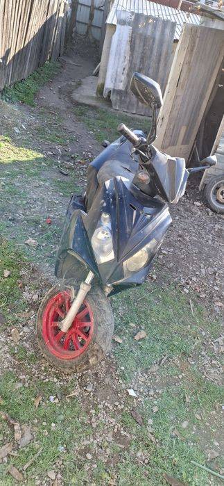 Vand scuter lonjia  cu motor de malaguti  f15 acte in regula