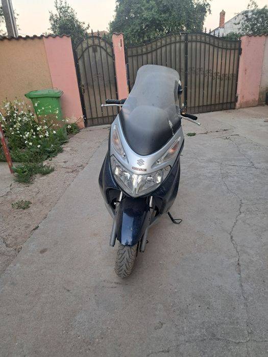 Vând SUZUKI burgman 150CC