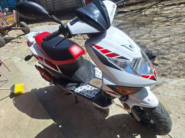 Vând scuter 50cc