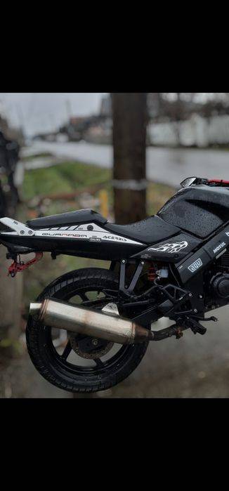 Motocicleta Kymco Quannon Naked 125