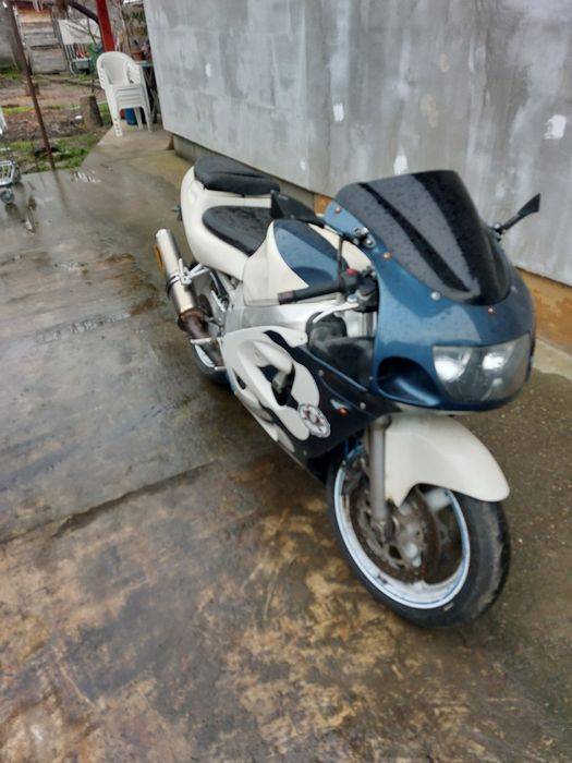 Dezmembrez suzuki gsxr 600