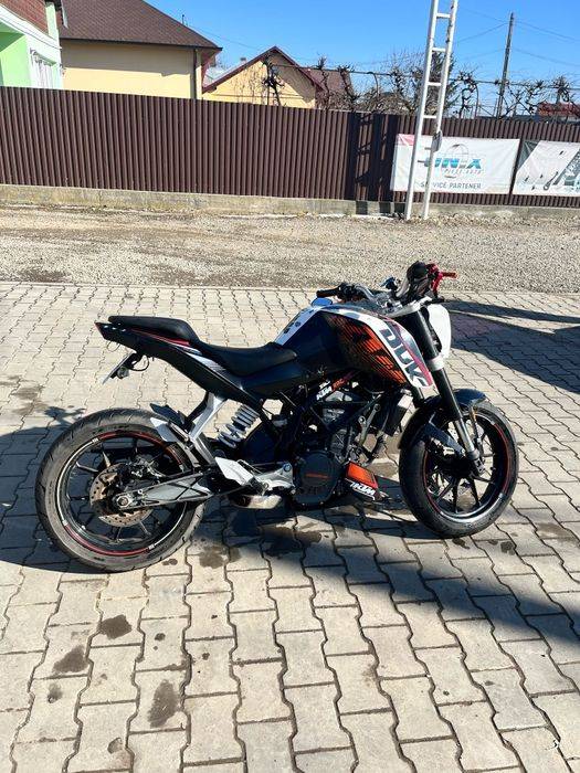 Vând KTM Duke 125