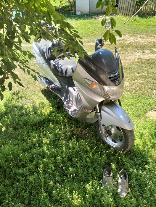 Vând un scuter Suzuki burgman 250cc