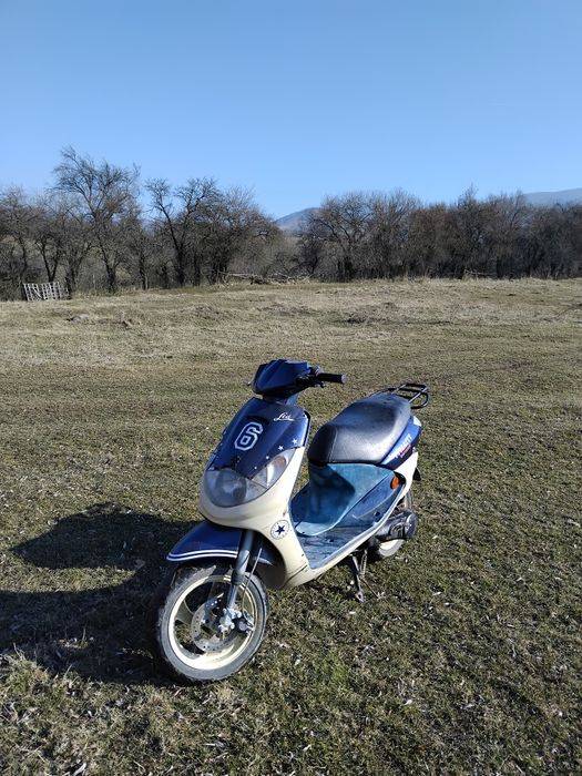 Vând 2 scutere bune sau schimb