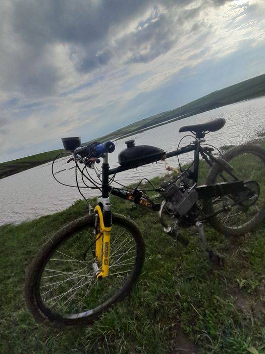 Vând bicicleta cu motor 80cc